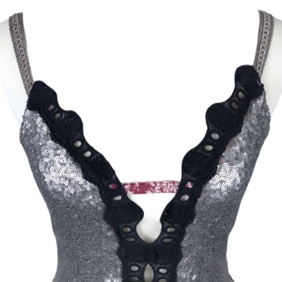 Gimmicks by BKE Sequin Top - Picture 3 of 7